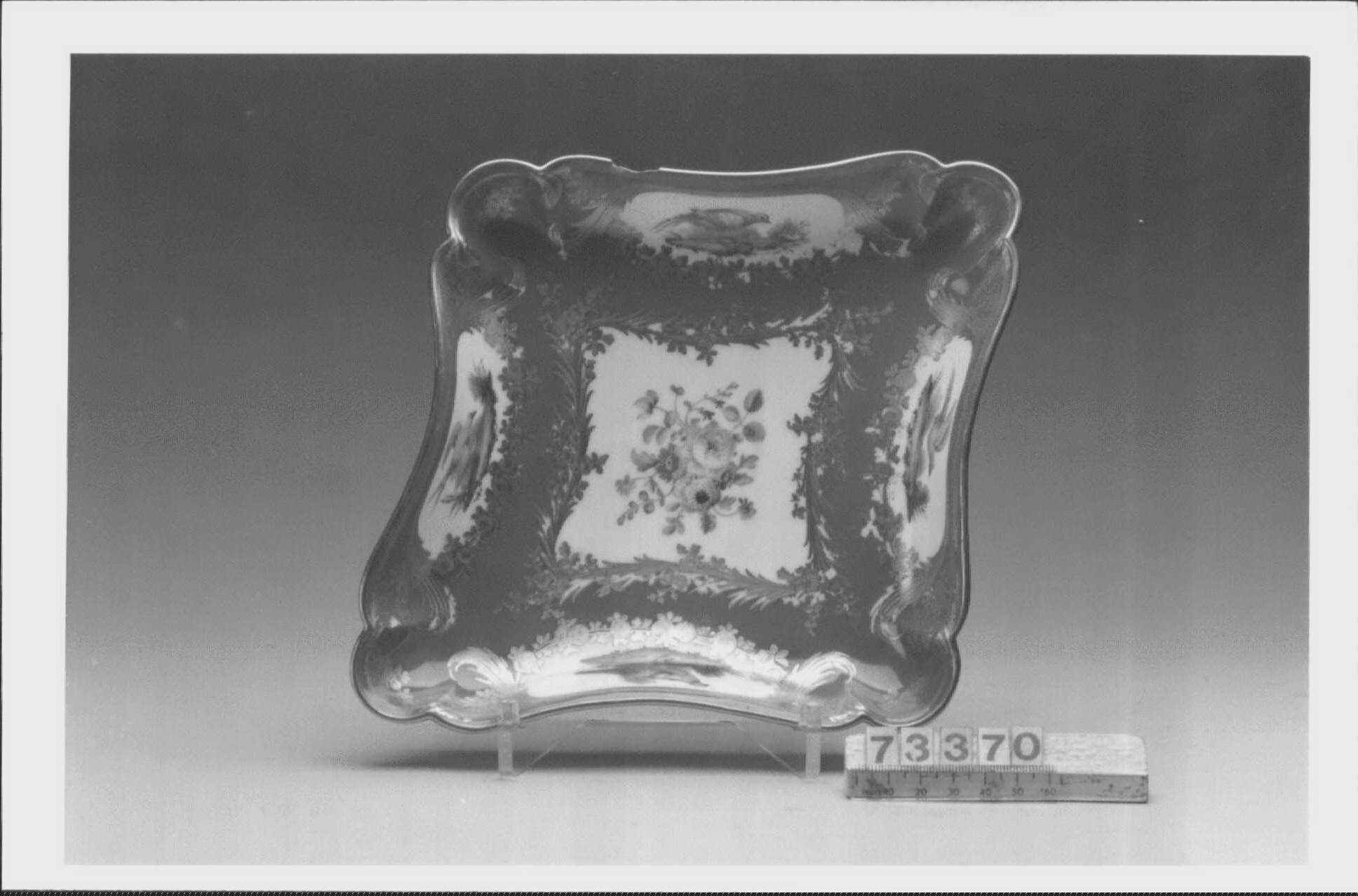 Paris Porcelain Factories - Diamond-shaped fruit dish (part of a service)