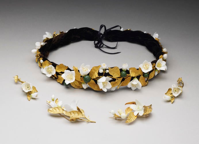 Headdress from the orange blossom parure Headdress from the orange blossom parure
