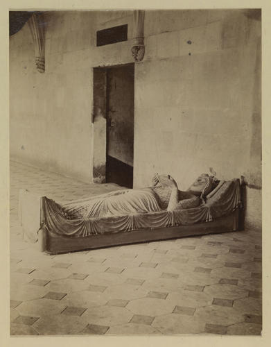 [Queen Eleanor effigy]