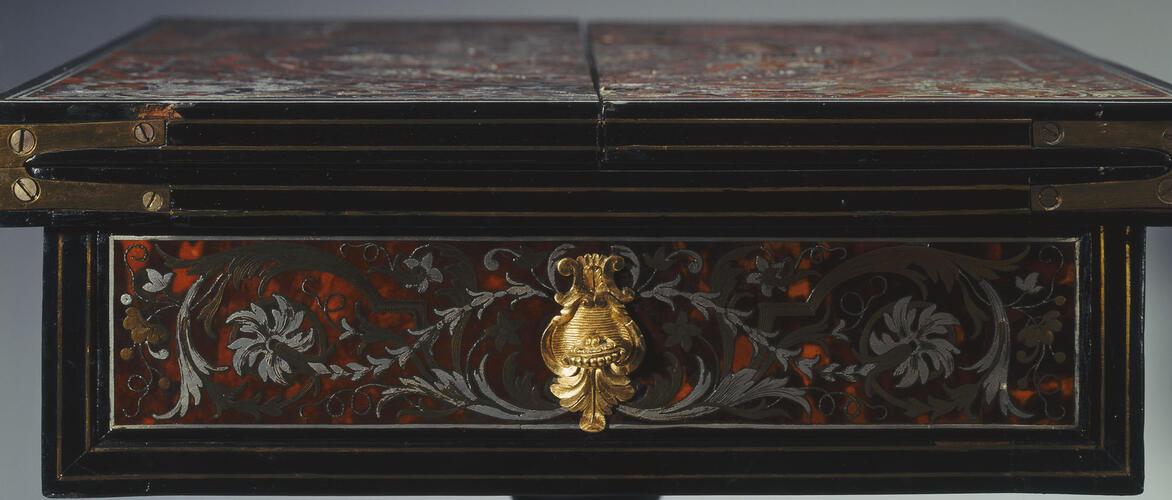 35489 detail of front of the table.jpg