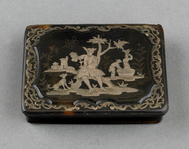 Snuff box