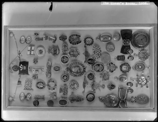 Glass plate negative of bibelots from the Queen's Sitting Room, no 16 Glass plate negative of bibelots from the Queen's Sitting Room, no 16