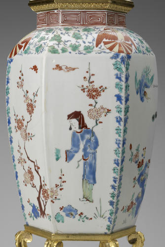 Master: Pair of vases with mounts
Item: Hampton Court Vase
