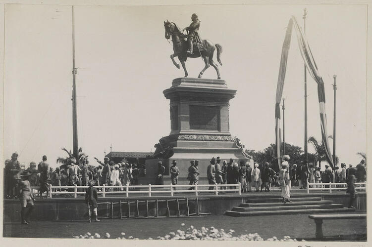 Unveiling of the King Edward VII statue in Edward VII Memorial Park, Delhi: Edward, Prince of Wales. Royal Tour of India, 1921-1922