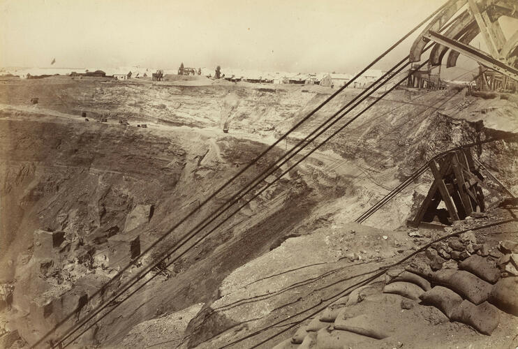 Machinery used to hoist and wash diamond soil at a mine in Griqualand-West