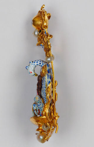 Pelican in her piety pendant jewel