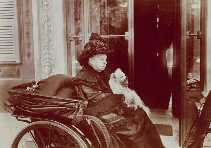 Queen Victoria with Turi in her carriage