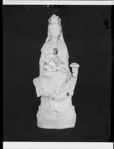 Master: Pair of figures of Guanyin with an infant
Item: Guanyin with a Child