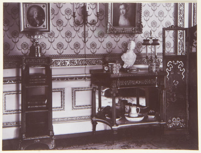 China in the Queen's Boudoir, no. 213 China in the Queen's Boudoir, no. 213
