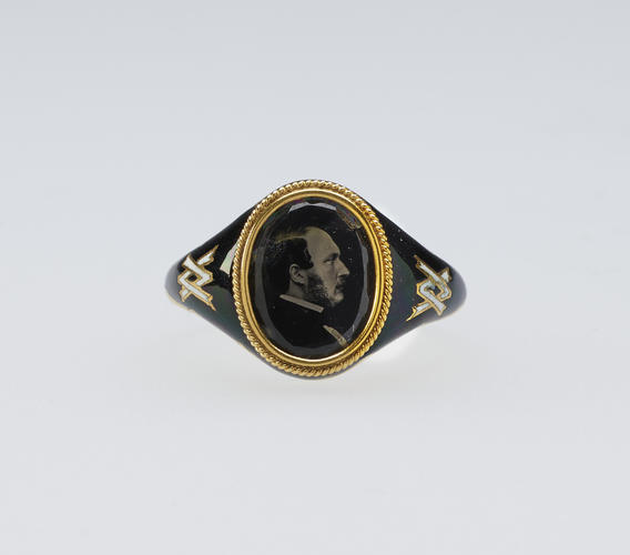 Mourning ring with a microphotograph of Prince Albert (1819-61)