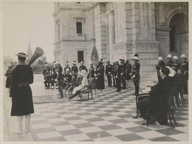 Prince Edward of Wales opens the Victoria Memorial, Kolkata: Edward, Prince of Wales. Royal Tour of India, 1921-1922