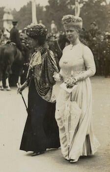 Master: Page 23 of Queen Mary's Album, volume 19 (15th July 1918 - 22nd June 1921)
Item: Queen Alexandra and Queen Mary outside Buckingham Palace, 1919