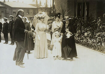 Master: Page 26 of Queen Mary's Album, volume 18, 20 June 1916 to 20 September 1918
Item: King George V and Queen Mary on a walkabout in Hull, 18 June 1917