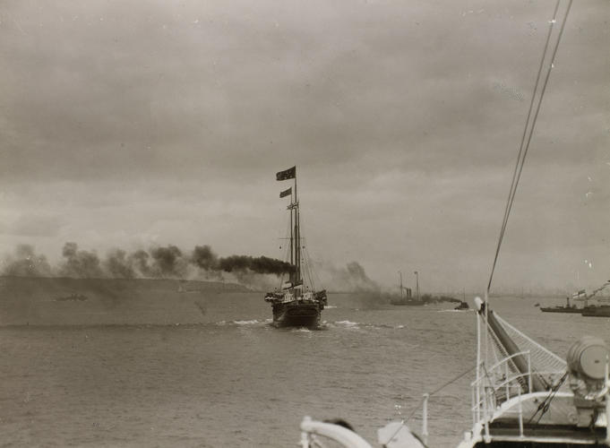 HMY Victoria and Albert III during the Cowes Regatta, 1909 HMY Victoria and Albert III during the Cowes Regatta, 1909