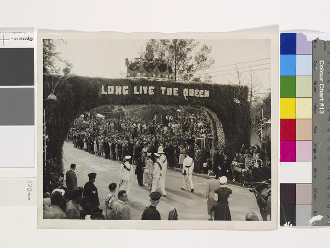 HM the Queen meets the Mayor of Hamilton, Bermuda, 1953