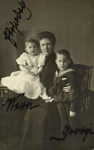 Grand Duchess Elisabeth Mavrikievna, Prince George Constantinovich and Princess Vera Constantinovna Grand Duchess Elisabeth Mavrikievna, Prince George Constantinovich and Princess Vera Constantinovna