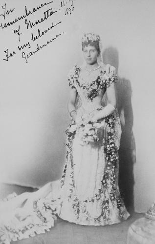 Princess Adolf Schaumberg Lippe (Pss. Viktoria of Prussia) in her wedding dress, Nov. 19th 1890. [Album: Photographs. Royal Portraits, vol. 45]