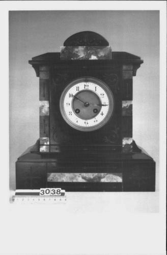 Mantel clock