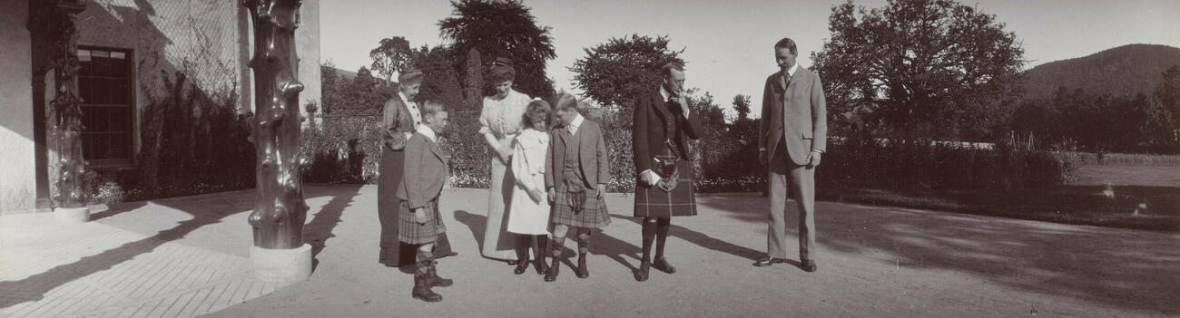 Group photograph taken at Abergeldie, 1906 Group photograph taken at Abergeldie, 1906