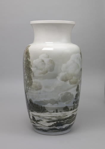 Master: A pair of porcelain vases
Item: Warm Winter
