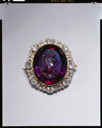 Brooch with an intaglio of George IV