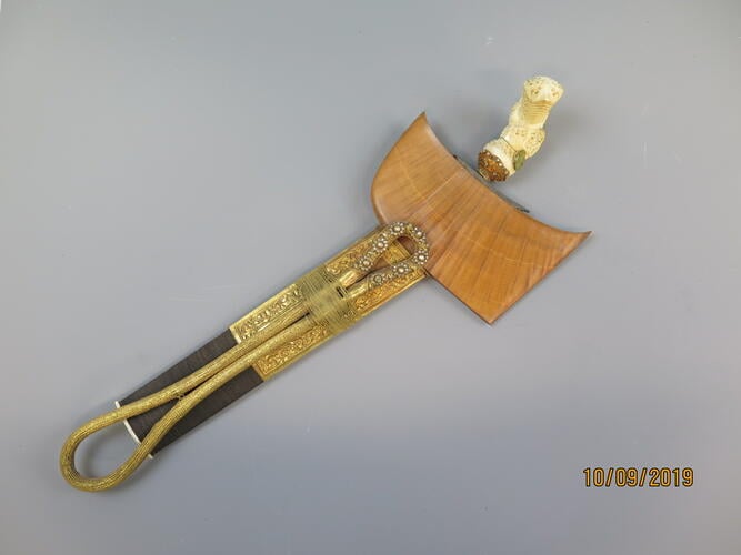 Dagger (kris) and sheath