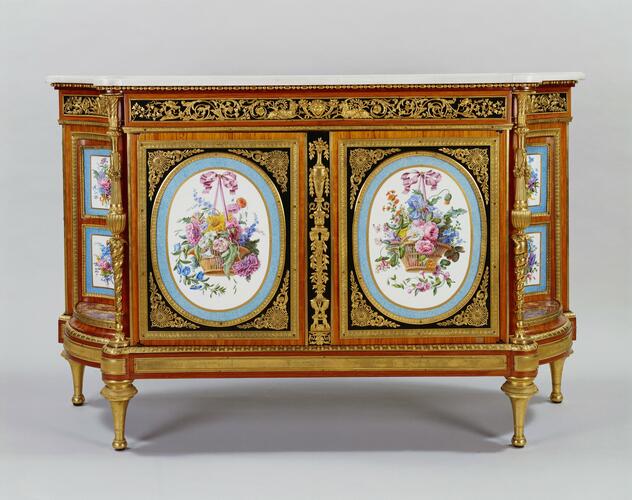 Cabinet Cabinet