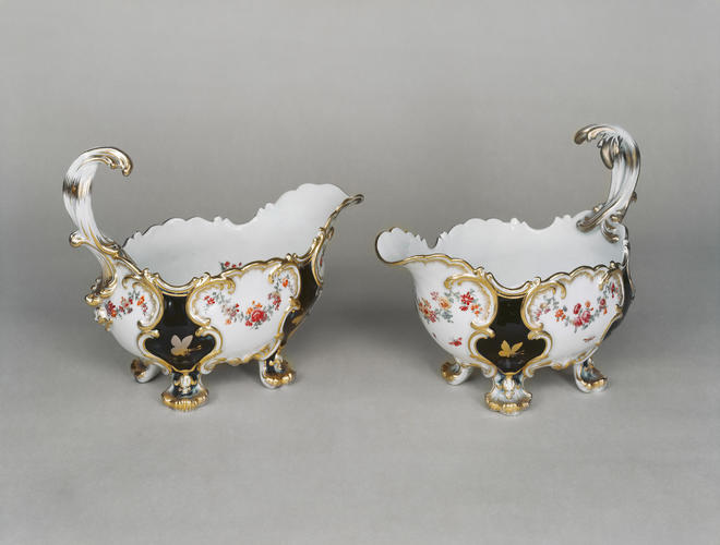 Set of sauce boats