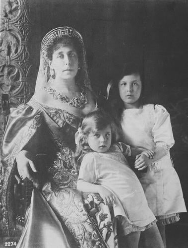 Victoria Feodorovna, Grand Duchess Kirill Vladimirovitch of Russia with her daughters, Princess Marie and Princess Kira