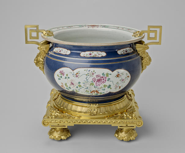 Jardiniere with mounts
