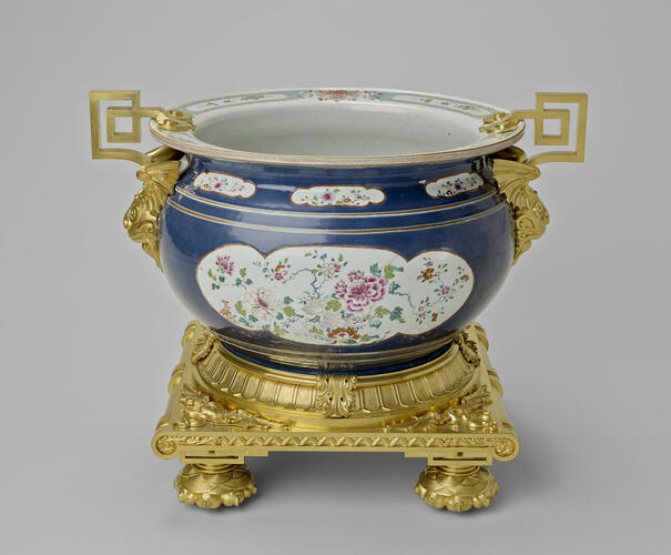Jardinière with mounts