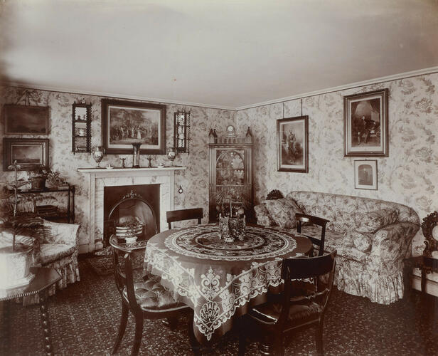 Photograph of the Garden Room at Cambridge Cottage, Kew, 1904