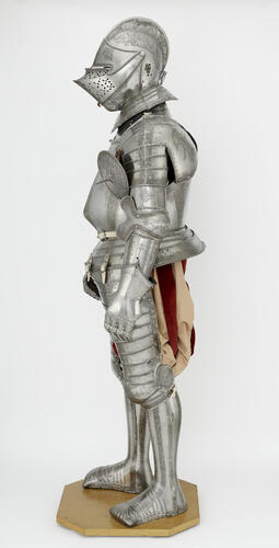 Parts of a field garniture of Duke Julius of Brunswick-Wolfenbüttel with associated helmet, gauntlets, greaves and sabatons