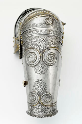 Pair of field spaudlers and vambraces of Henry VIII