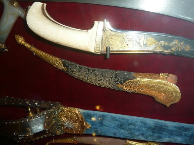 Master: Dagger and scabbard
Item: Scabbard