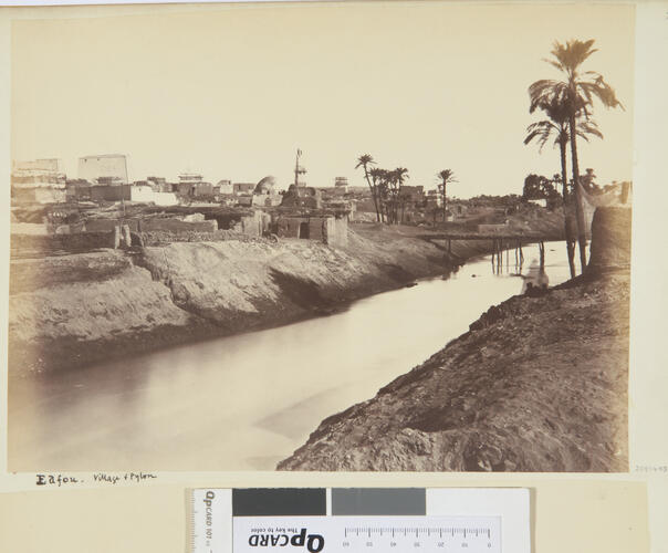 Edfou - village and pylon
