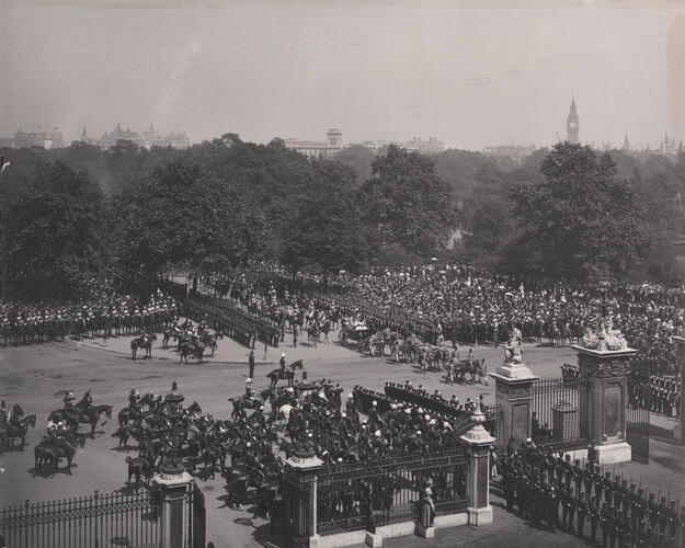 Queen Victoria returning to Buckingham Palace, after the Diamond Jubilee procession