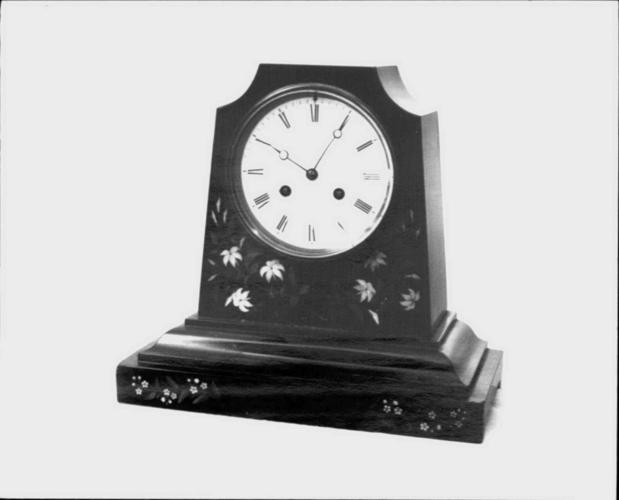 Mantel clock