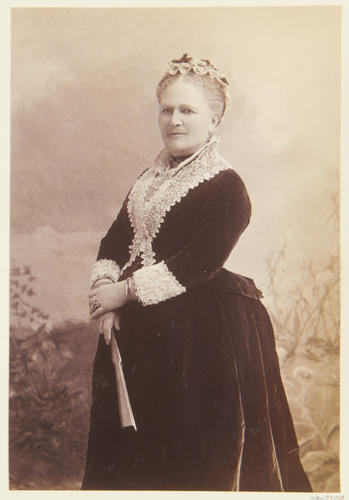 Mrs. Hunt [circa 1890]. [Album: Photographic Portraits vol. 6/64 1888-1893]