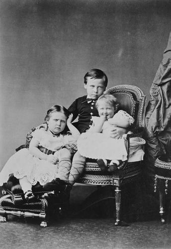 Hills & Saunders (1852-2019) - Prince Ernest Louis, Princess Alix, and ...