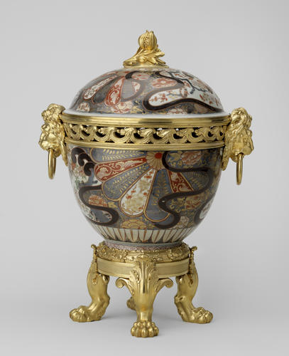 Bowl and cover mounted as a pot-pourri