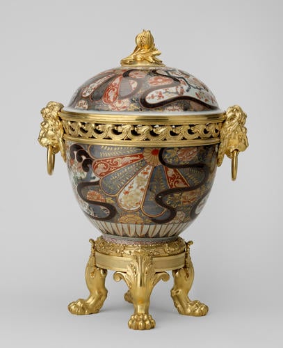 Bowl and cover mounted as a pot-pourri Bowl and cover mounted as a pot-pourri