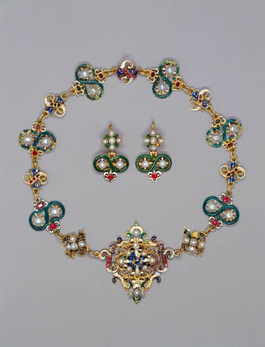 Parure with necklace, brooch and earrings