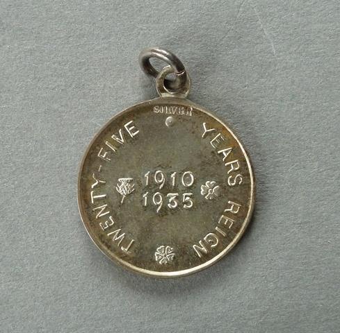 Medal commemorating the Silver Jubilee of George V and Queen Mary