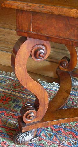 Writing table