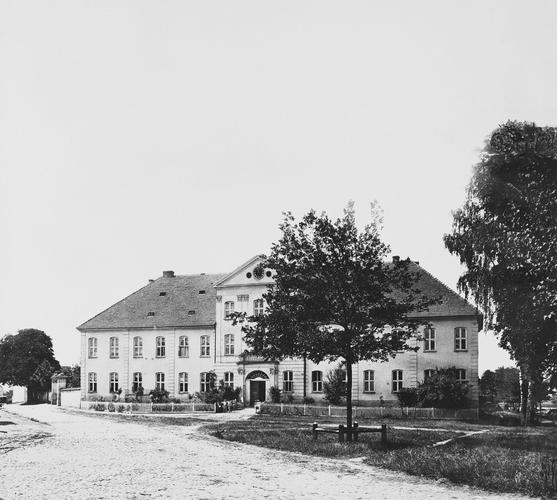 Untere Schloss at Mirow