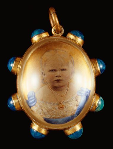 Gilt metal locket with photograph of Princess Victoria Mary of Teck (1867-1953)