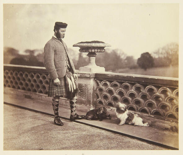 Andrew Thompson with Däcko and Tiny, Osborne 1867 [Photographic Portraits Vol. 4/62 1861-1876]