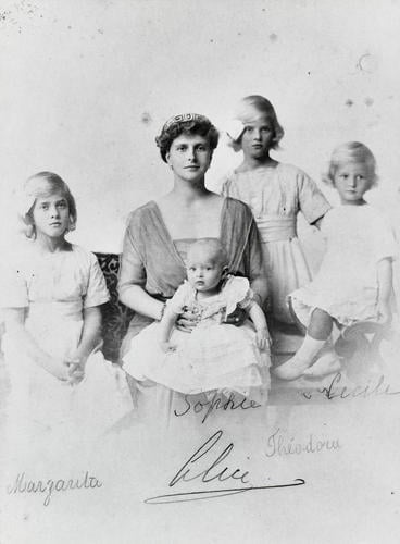 Princess Alice of Battenberg with her four daughters