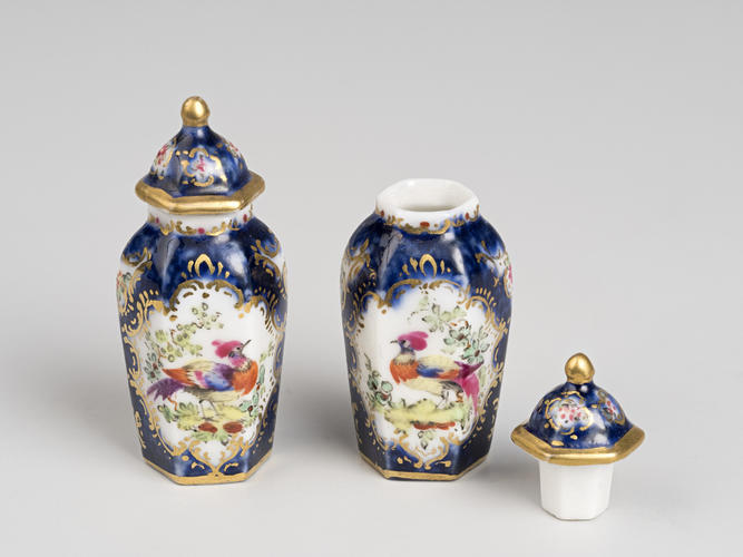 Master: Set of vases and covers